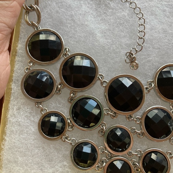 Beautiful Lia Sophia Statement Necklace - Picture 8 of 9